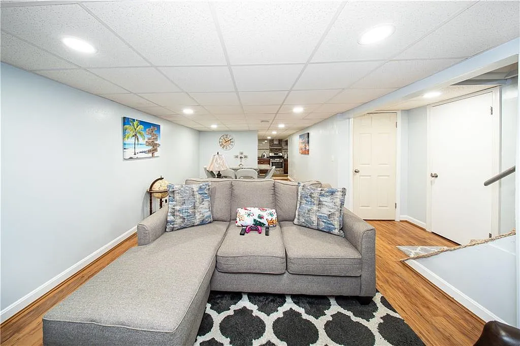 4ae18c34267c544fe3eaff805a463820-uncropped_scaled_within_1536_1152