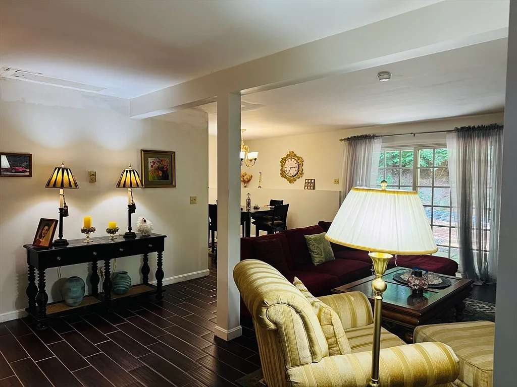 5f18727ee2deca72621eb2e5e1e9cf4c-uncropped_scaled_within_1536_1152