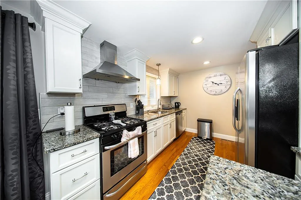 f3afeadde9b2e13b2f00de9b30f7d12c-uncropped_scaled_within_1536_1152