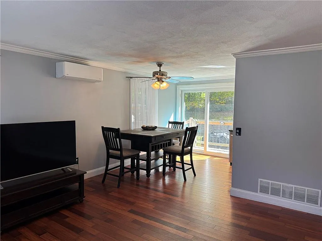 4e903d17202befe7b7d23cc08d4fd0bc-uncropped_scaled_within_1536_1152