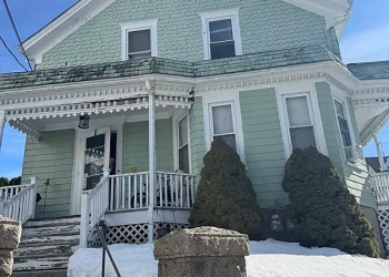 2a37903eca37b0549817728501c40e64-uncropped_scaled_within_1536_1152